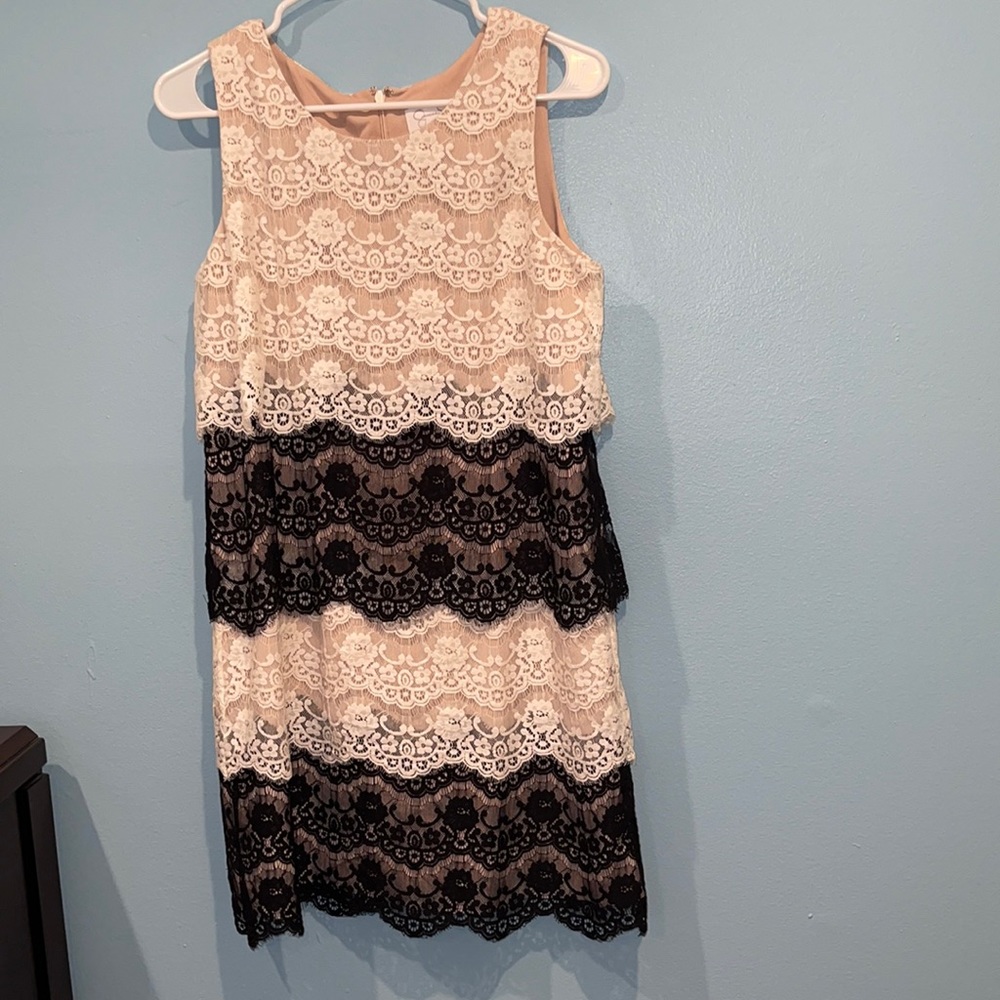 Jessica Simpson white and black lace tiered dress